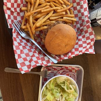 Squealers Smoke Shack - American Near Me - Tea, South Dakota