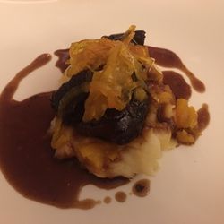 Das Kleine Restaurant - Ochsenbäckchen auf getrüffeltem Püree und Anisjus