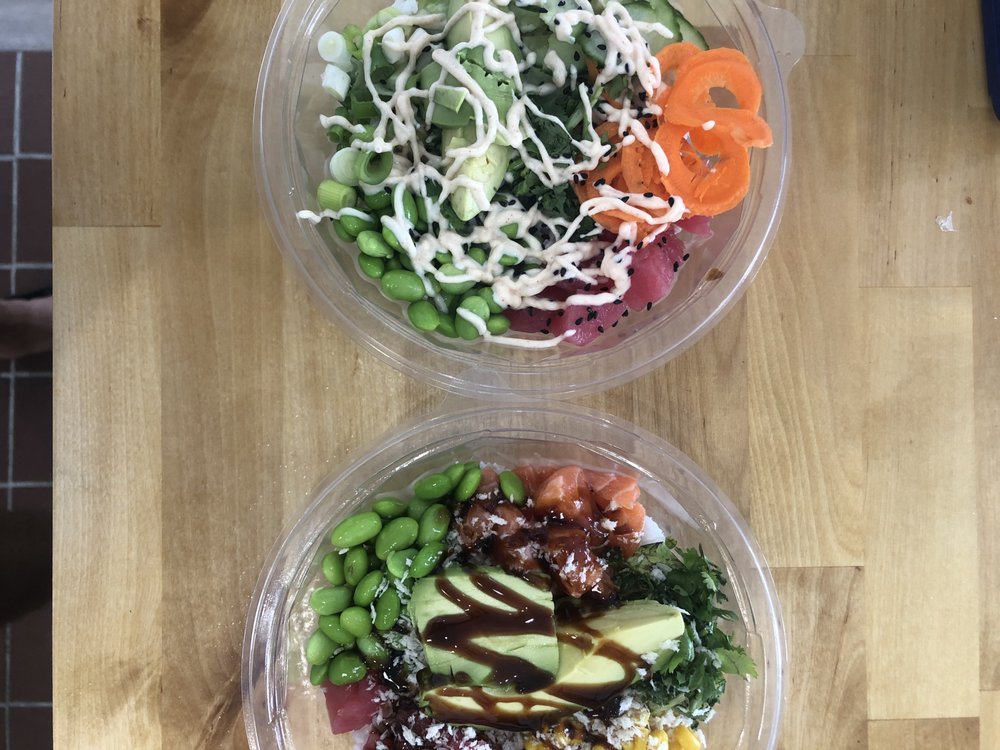 Del's Poke Bowls Logo