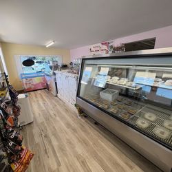 Sindi's Bakery - The counter