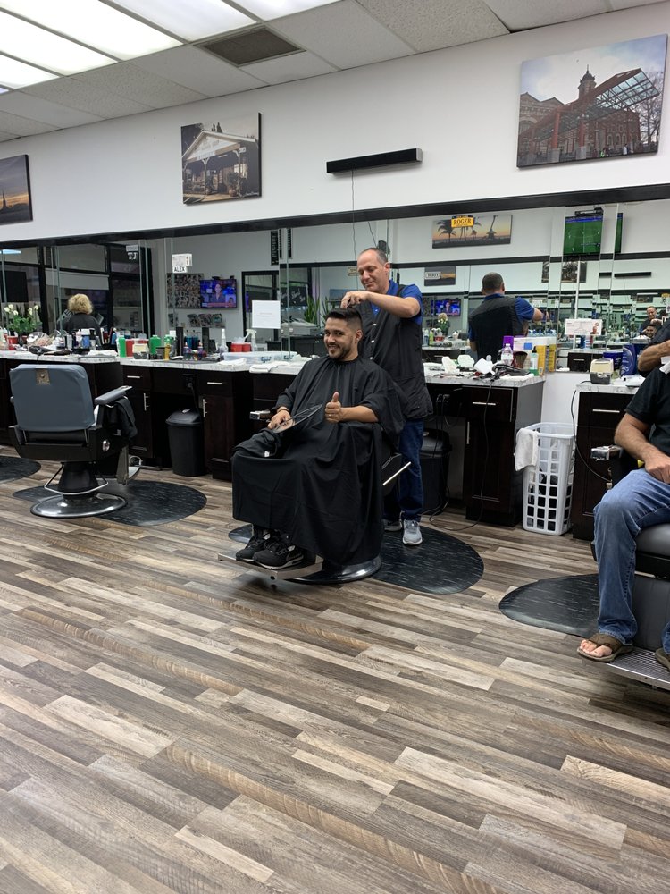 Bocaray Barber Shop Logo