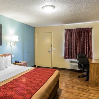 Econo Lodge - Hotels Near Me - Pryor, Oklahoma