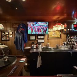 Chet's Lakeside Inn - Bar top