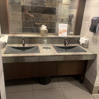 J. Alexander's - Very clean restroom - New American Near Me - Columbus, Ohio