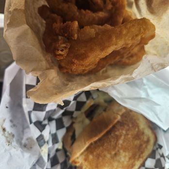 Pepper's Place - Burger and onion rings - American Near Me - Hawthorne, Nevada