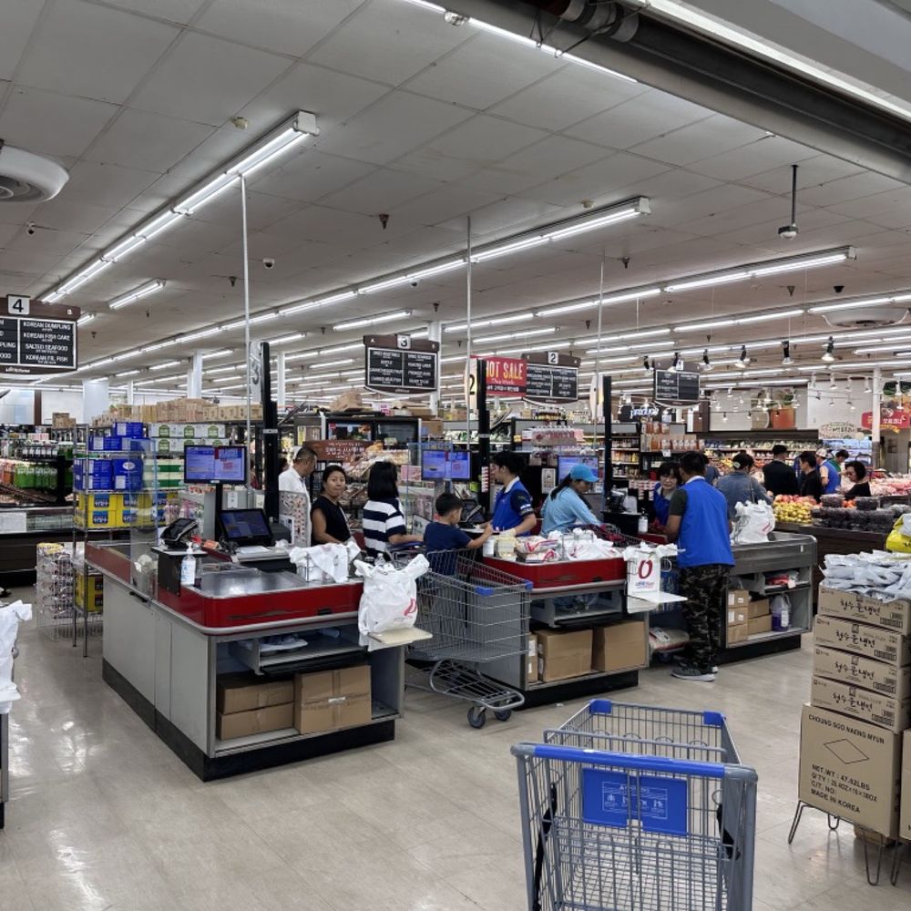 Lotte Plaza - people shopping in a grocery store - Soup Near Me - Ellicott City, Maryland Lotte Plaza - people shopping in a grocery store - Soup Near Me - Ellicott City, Maryland