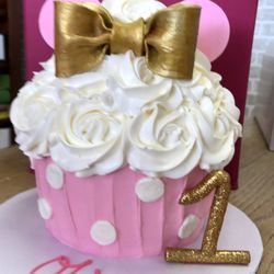 Pretty One Cake