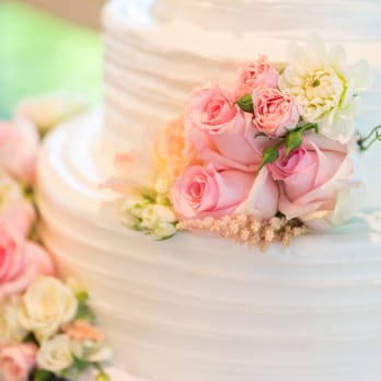 Chloe+Mint - Fresh flowers on the cake - Party & Event Planning Near Me Chloe+Mint - Fresh flowers on the cake - Party & Event Planning Near Me