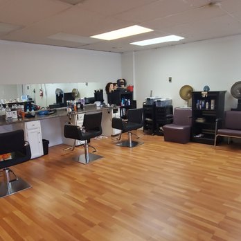DEL’z Cuts - Hair Salons Near Me - Steger, Illinois