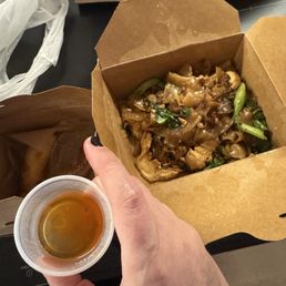 Pad See-ew ผัดซีอิ้ว