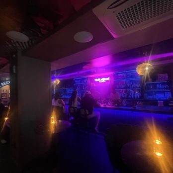 The Lei Stand Waikīkī - Cocktail Bars Near Me - Honolulu, Hawaii The Lei Stand Waikīkī - Cocktail Bars Near Me - Honolulu, Hawaii