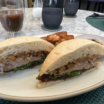 Podmore - Duck confit sandwich - Cocktail Bars Near Me - Honolulu, Hawaii Podmore - Duck confit sandwich - Cocktail Bars Near Me - Honolulu, Hawaii