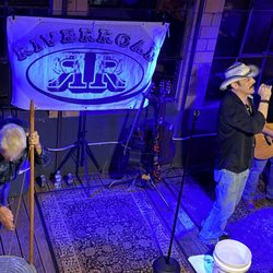 JW's Outpost 421 - Live music