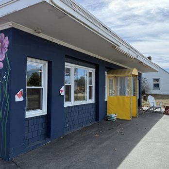 Honeycomb Cafe - Coffee & Tea Near Me - Scarborough, Maine
