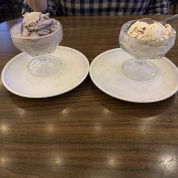 Basil's Italian - Mint & Butterfinger ice cream - Italian Near Me - Gretna, Nebraska
