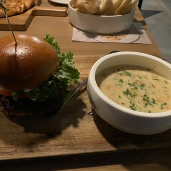 Earls Kitchen + Bar - Canadian (New) Near Me - Burnaby, British Columbia Earls Kitchen + Bar - Canadian (New) Near Me - Burnaby, British Columbia