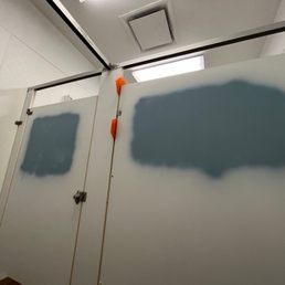 Door to stall