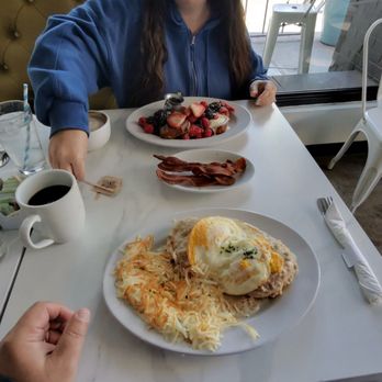 Morning Squeeze - Biscuit's and Gravy and Butter Cake French Toast - Breakfast & Brunch Near Me - Scottsdale, Arizona