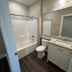 The Greystone Summit Gulf Breeze - Guest bath