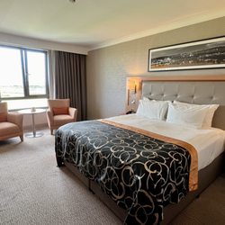 Clayton Hotel - Executive Queen Suite!!! Sanjana at front desk rocks!!