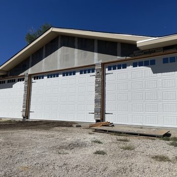 Alliance Garage and Gates - Amarr - Hillcrest series. Short panel breadboard. - Garage Door Services Near Me - Castle Rock, Colorado Alliance Garage and Gates - Amarr - Hillcrest series. Short panel breadboard. - Garage Door Services Near Me - Castle Rock, Colorado