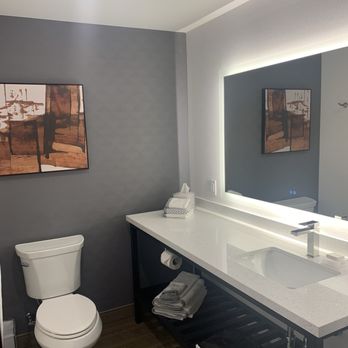 Cambria Hotel North Conway - Hotels Near Me - North Conway, New Hampshire