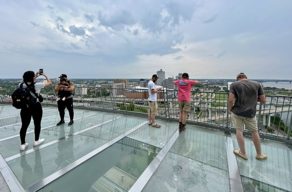 Memphis Pyramid by null