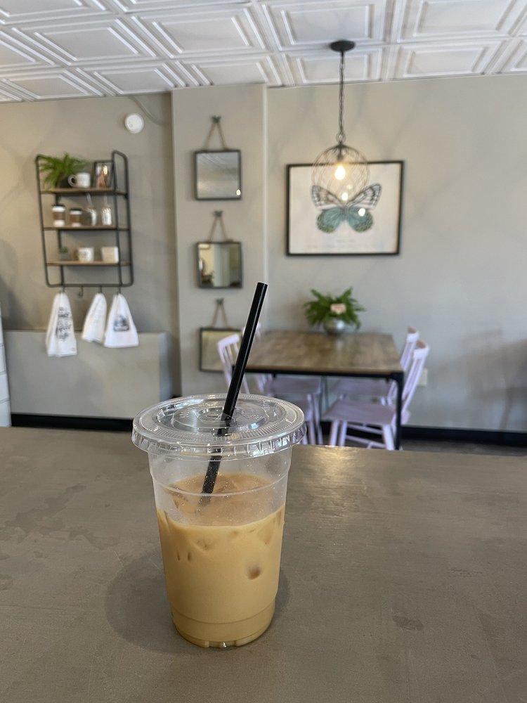 PLATE & POUR Updated October 2024 19 Photos & 13 Reviews 400 E