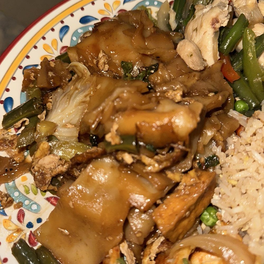 Drunken Noodle (Pad Kee Mao) Drunken Noodle (Pad Kee Mao)