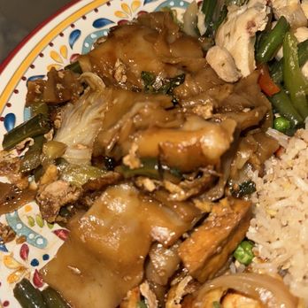 Pikul Thai Bistro - Drunken Noodle (Pad Kee Mao) - Thai Near Me - Fairfield, California