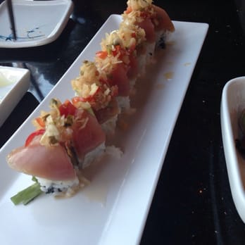 Shiku Sushi - El cartel roll. Wouldn't recommend. Too many topping flavorings, I feel like I didn't even taste any fish. - Sushi Bars Near Me - La Jolla, California Shiku Sushi - El cartel roll. Wouldn't recommend. Too many topping flavorings, I feel like I didn't even taste any fish. - Sushi Bars Near Me - La Jolla, California