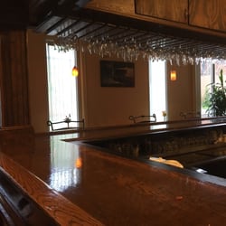 Rania's Restaurant Bar & Grill - Bar
