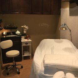 Healing Hands Chiropractic Of Maui - Acupuncture Room