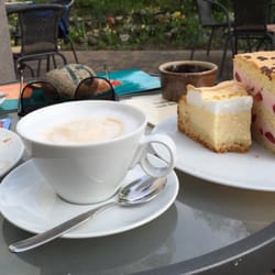 Cafe Tilia - Lecker Kuchen und Cappuccino bei sehr freundlichen Gastgebern in idyllischer Atmosphäre.
