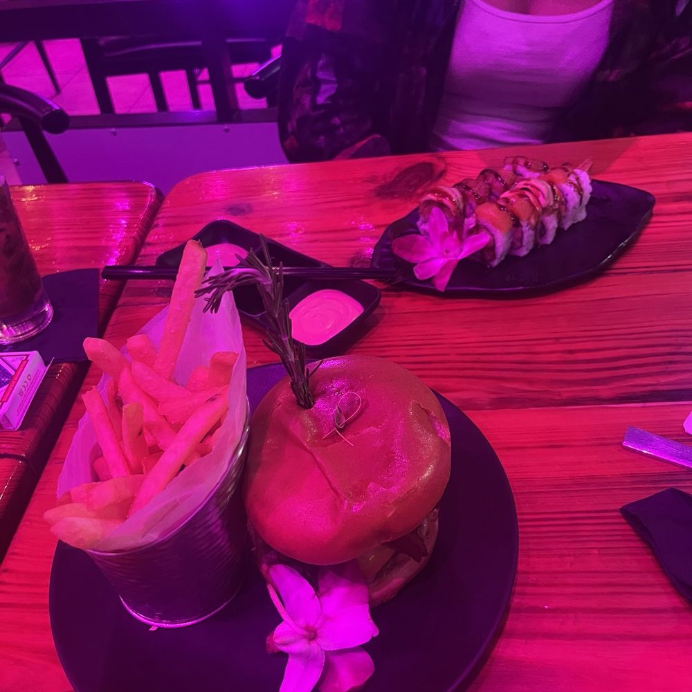 El Tiesto Cafe Pines - Sushi Bars Near Me - Pembroke Pines, Florida