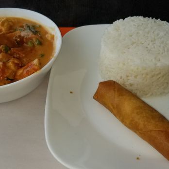 Thai Cuisine Experts - Red curry chicken with spring role and rice lunch special - Thai Near Me - Mississauga, Ontario