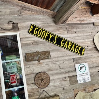 Tree House Cafe - Quirky exterior with a fun vibe. - Cafes Near Me - Magnolia, Texas Tree House Cafe - Quirky exterior with a fun vibe. - Cafes Near Me - Magnolia, Texas