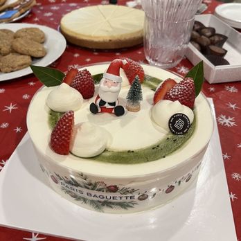 Paris Baguette - Green Tea Cake - Bakeries Near Me - Fullerton, California Paris Baguette - Green Tea Cake - Bakeries Near Me - Fullerton, California