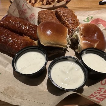 Chili's - Triple Dipper - Big Mouth Bites, Nashville Hot Mozzarella, Honey-Chipotle Mozzarella - Bars Near Me - Jacksonville, Florida
