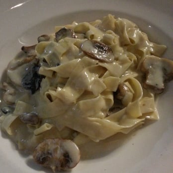 Mi Piace - Fettuccine Alfredo with added mushrooms - Italian Near Me - Pasadena, California Mi Piace - Fettuccine Alfredo with added mushrooms - Italian Near Me - Pasadena, California