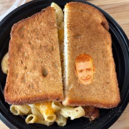 Classic Mac & Cheese Sandwich