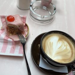 Aida - Little rum pastry and cappuccino