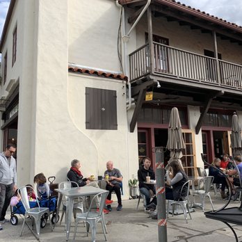 Handlebar Coffee Roasters - Outdoor sesti g - Coffee Roasteries Near Me - Santa Barbara, California
