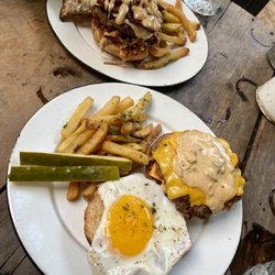 Mu. Burgerhouse - Top - Tomasa  Bottom - Mu 2.0
