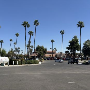 Harris BBQ - Parking lot - Barbeque Near Me - Coalinga, California Harris BBQ - Parking lot - Barbeque Near Me - Coalinga, California