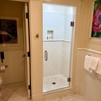 The Hotel Hershey - shower - Hotels Near Me - Hershey, Pennsylvania The Hotel Hershey - shower - Hotels Near Me - Hershey, Pennsylvania
