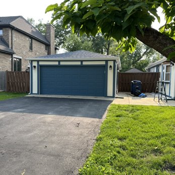 Lopez L Handyman Services - Garage painting after - Handyman Near Me - Des Plaines, Illinois Lopez L Handyman Services - Garage painting after - Handyman Near Me - Des Plaines, Illinois