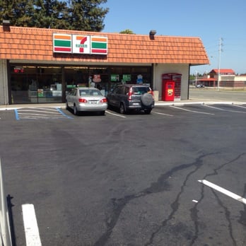 7-Eleven - two cars parked in a parking lot - Convenience Stores Near Me - Pittsburg, California