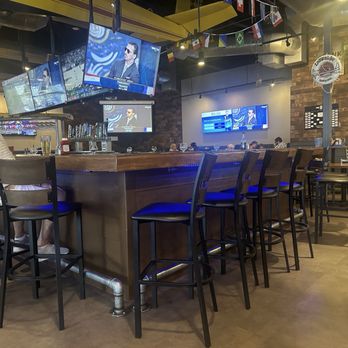 Lakeside Bar & Grill - Bar area - New American Near Me - Peoria, Arizona