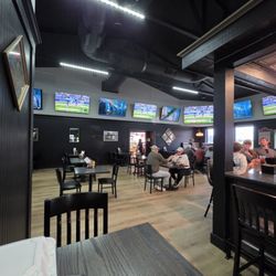 Bunker Hill Chill & Grill - Inside